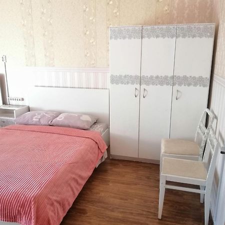 Ланжероновская Угол Дерибасовская Appartement Odessa Buitenkant foto