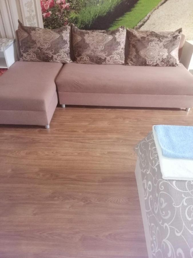 Ланжероновская Угол Дерибасовская Appartement Odessa Buitenkant foto
