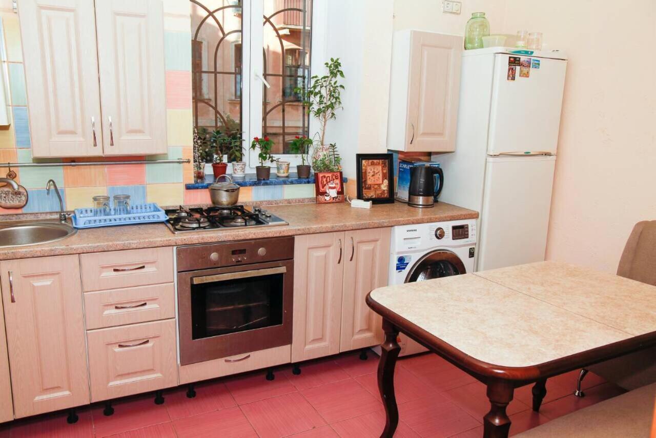 Ланжероновская Угол Дерибасовская Appartement Odessa Kamer foto